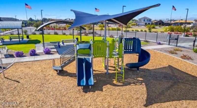 Parkside Los Cielos Community