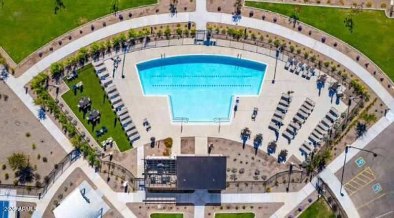 Parkside Los Cielos Community