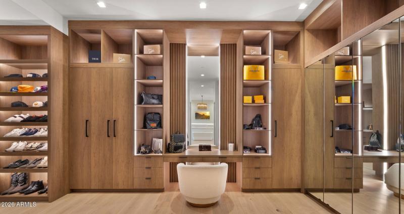 73-web-or-mls-Primary Closet2