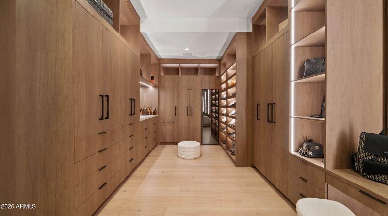 76-web-or-mls-Primary Closet4