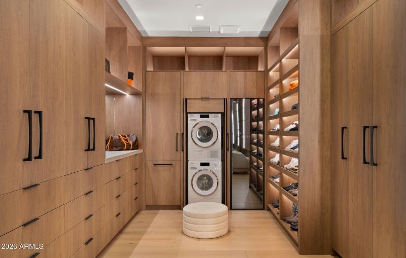 77-web-or-mls-Primary Closet5