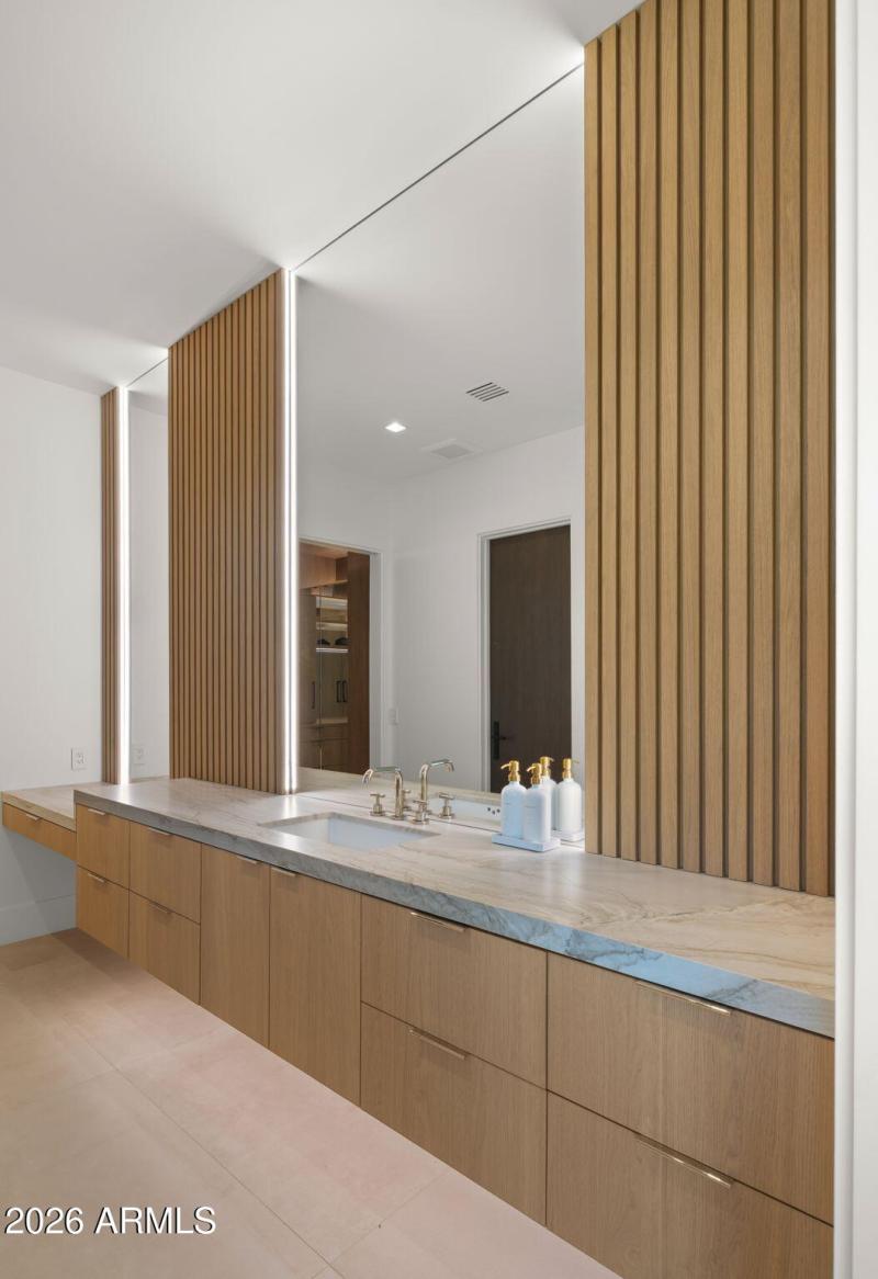 91-web-or-mls-Secondary Primary Suite4