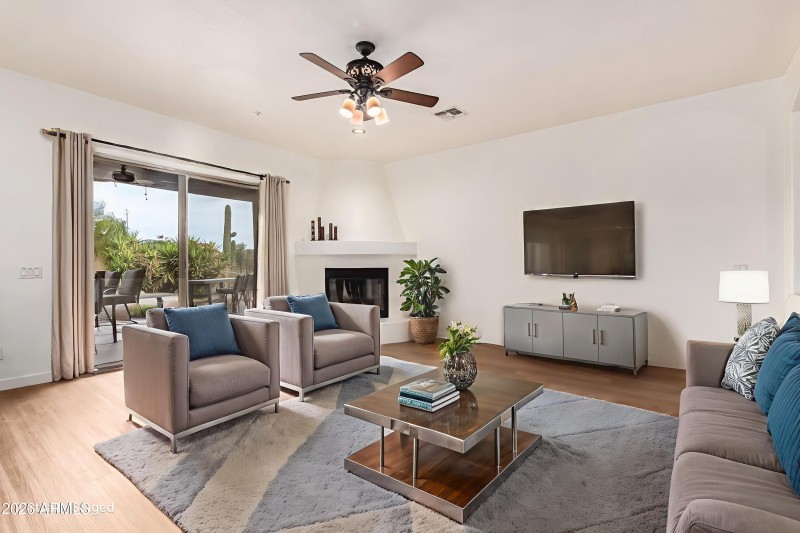 item_126 VS Watermark