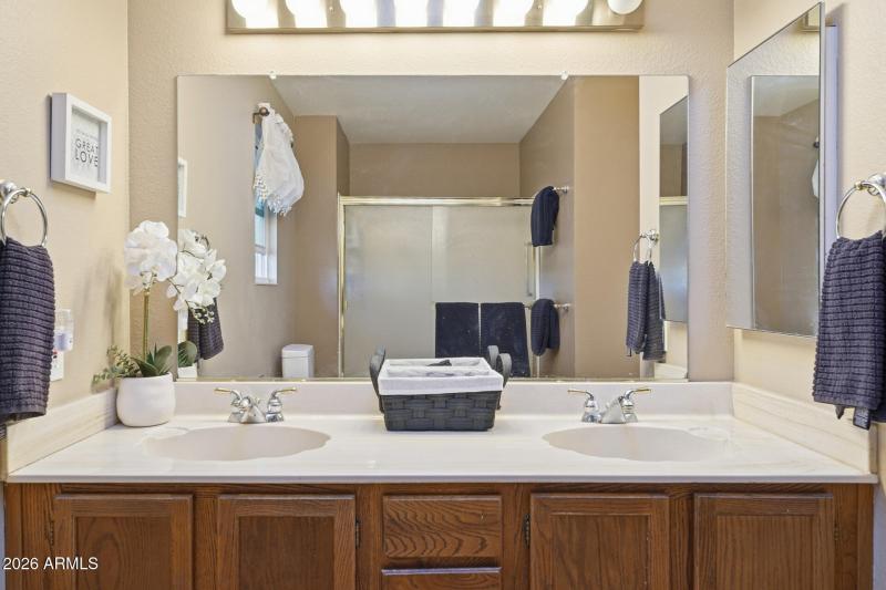 020-primary-bathroom