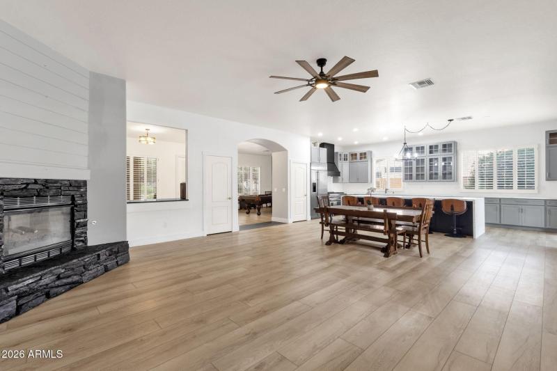 70-web-or-mls-17719-n-67th-ln