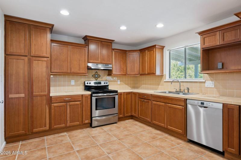 11-web-or-mls-1932-e-loma-vista-dr