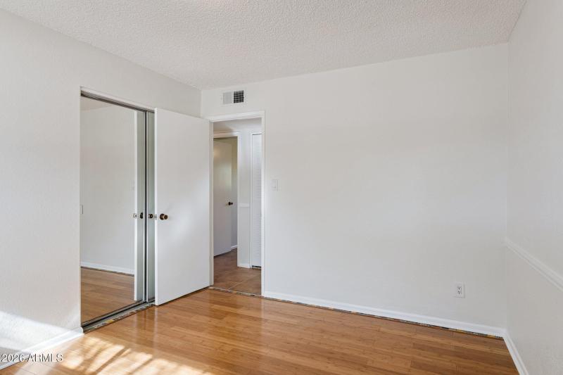 23-web-or-mls-1932-e-loma-vista-dr