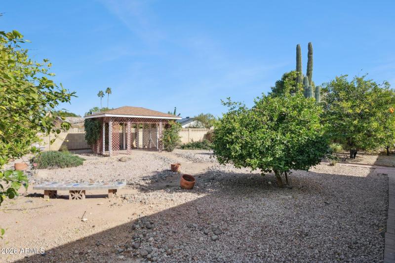 26-web-or-mls-1932-e-loma-vista-dr