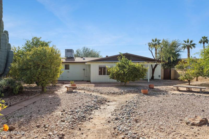 28-web-or-mls-1932-e-loma-vista-dr