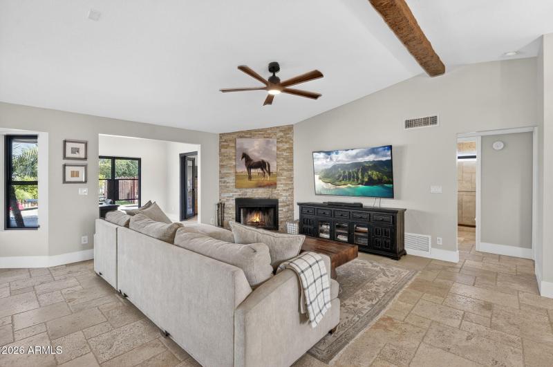 9-web-or-mls-33-E Dixileta Dr