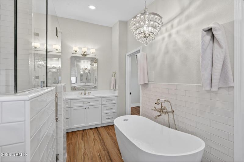 27-web-or-mls-56-E Dixileta Dr