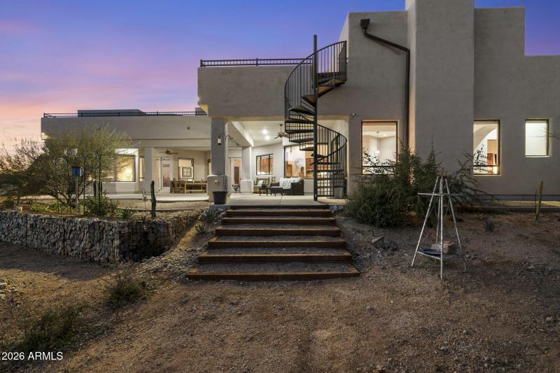 BackYard w Observation Deck