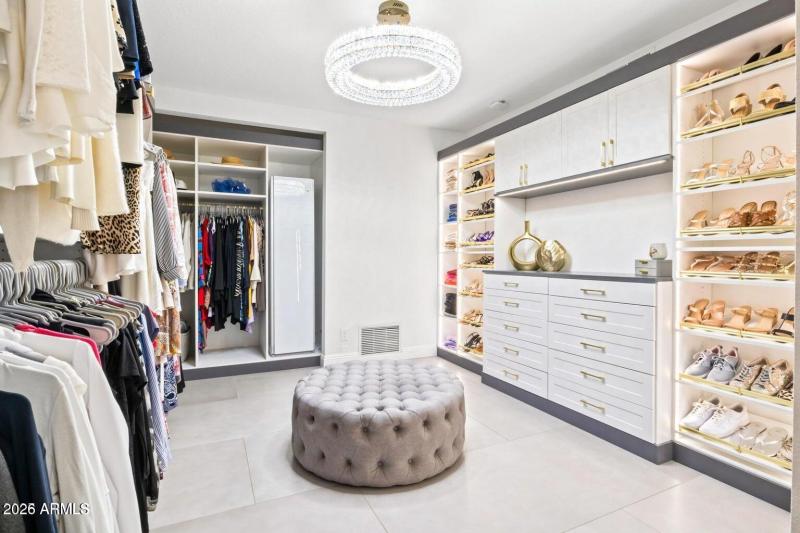 20251011164631010365000000-o