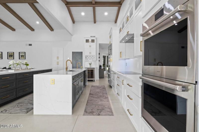 20251011164635266422000000-o