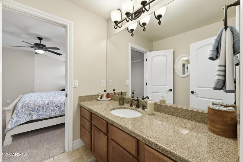 035-ensuite-bathroom