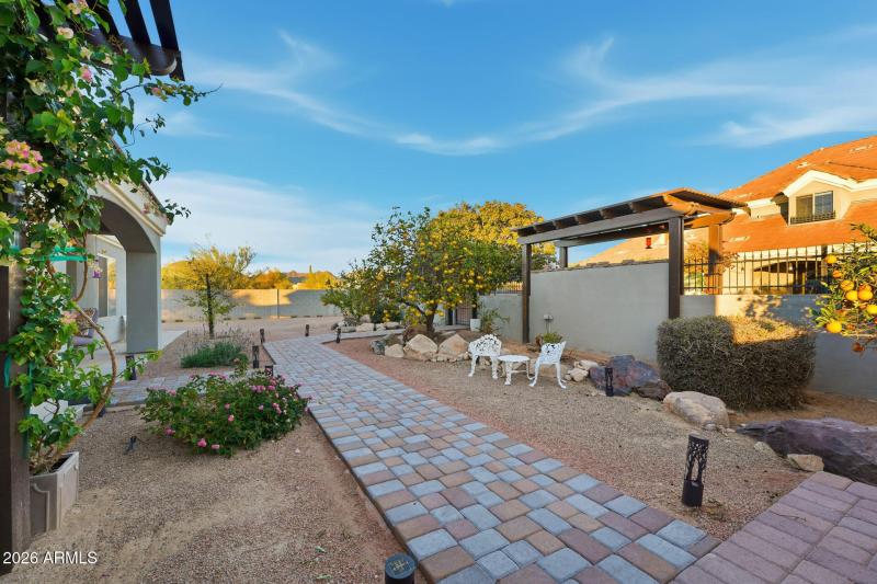 048a-guest-house-front-exterior