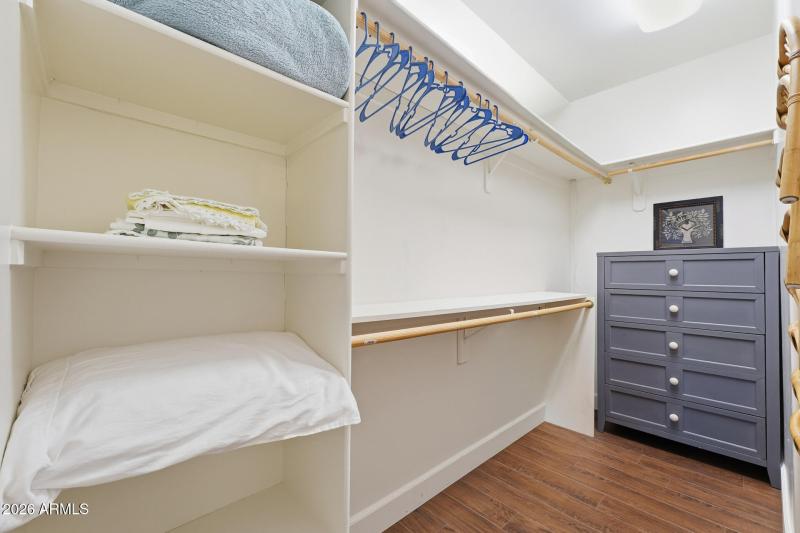 059-guest-house-primary-closet