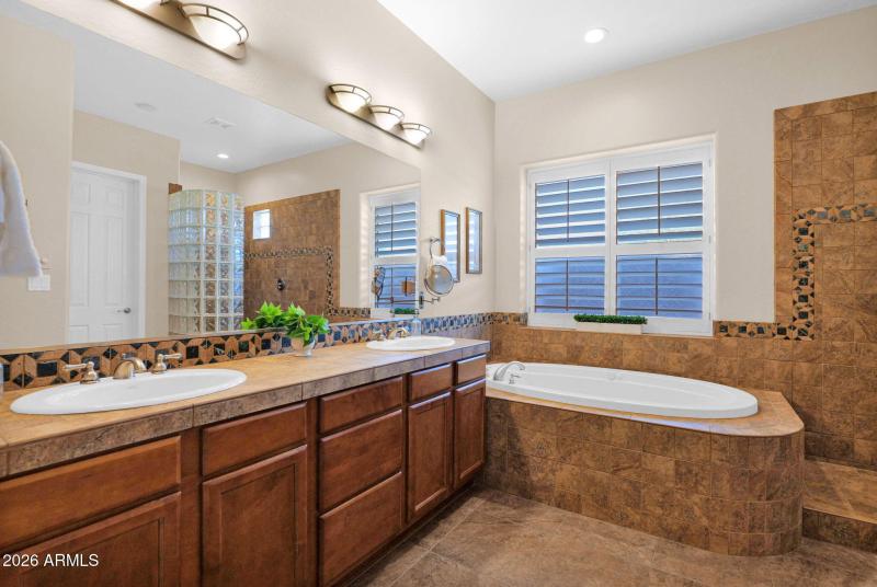 25-web-or-mls-P1448464