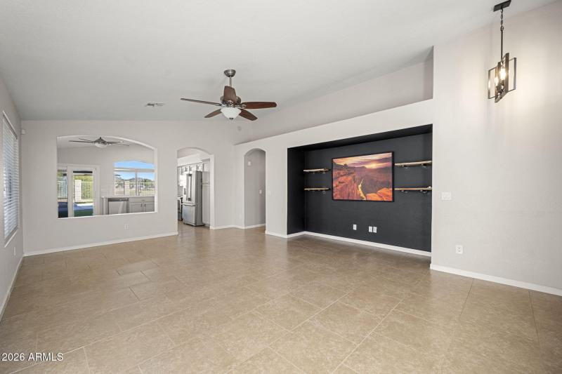 8-web-or-mls-2040-e-angela-dr