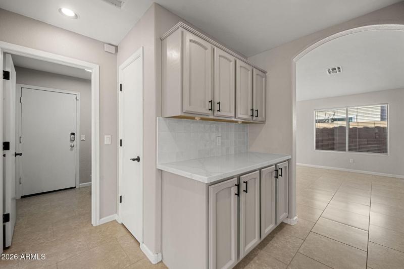 14-web-or-mls-2040-e-angela-dr