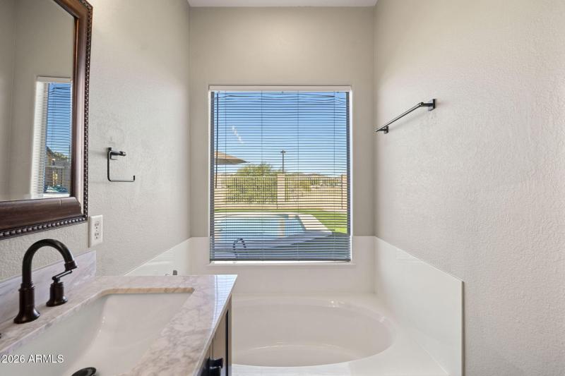 26-web-or-mls-2040-e-angela-dr