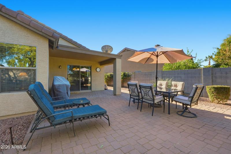 Covered Patio, Pavers & Furniture!
