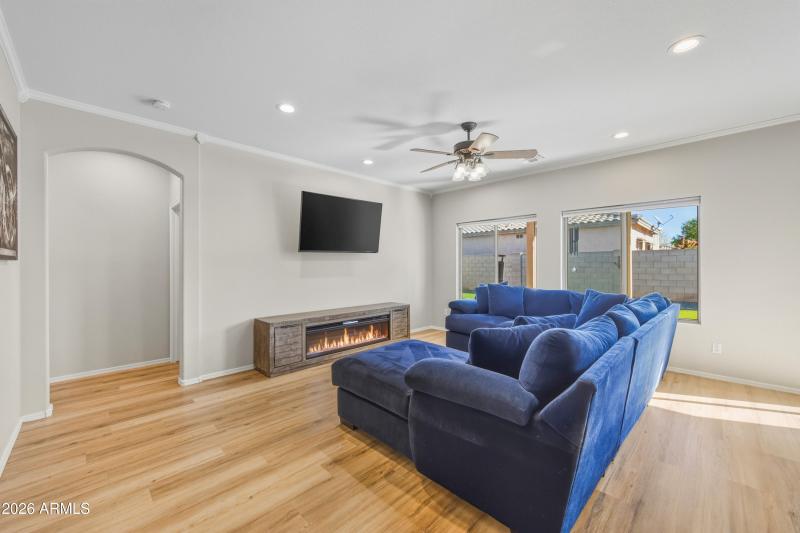 008_DSC_3889_with_fire