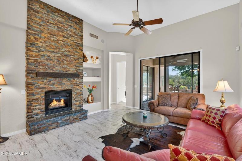 10-web-or-mls-15- E Eagle Crest Dr (2)