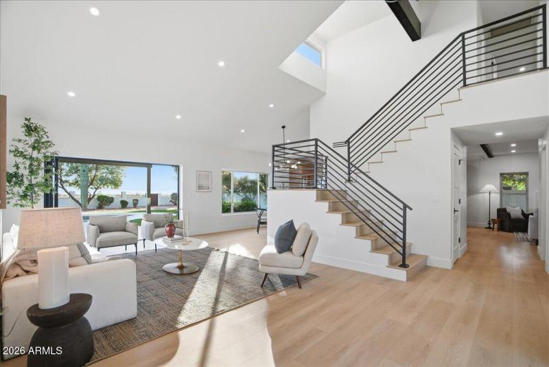 10-10555 E Bella Vista Dr_RedHogMedia