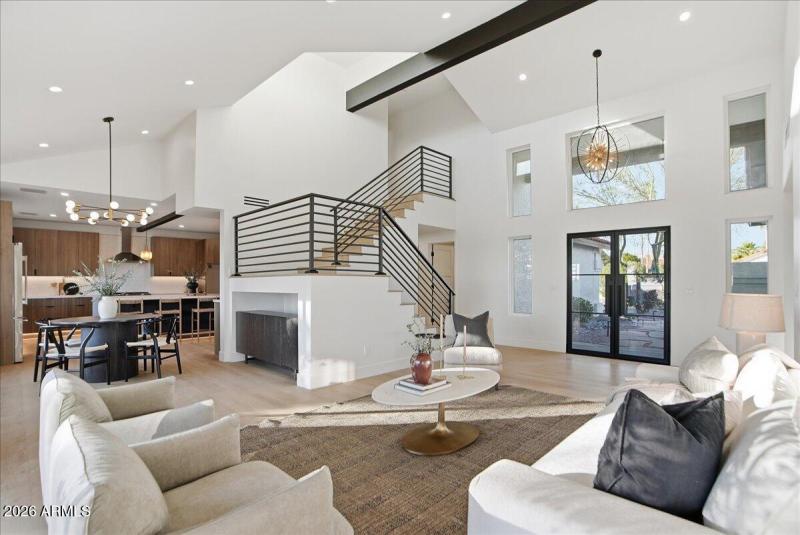 11-10555 E Bella Vista Dr_RedHogMedia