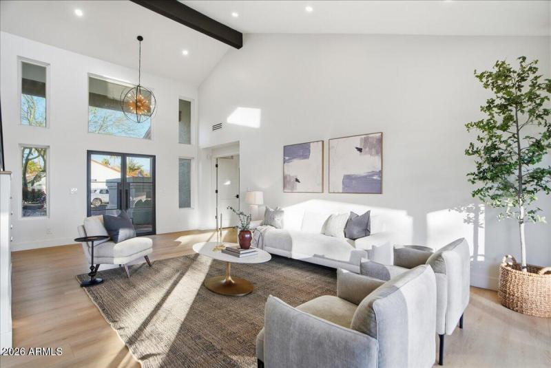 12-10555 E Bella Vista Dr_RedHogMedia