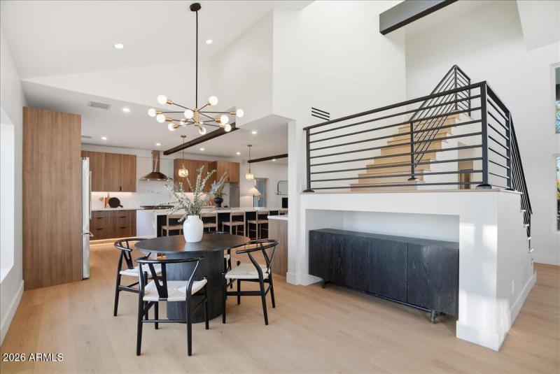 13-10555 E Bella Vista Dr_RedHogMedia