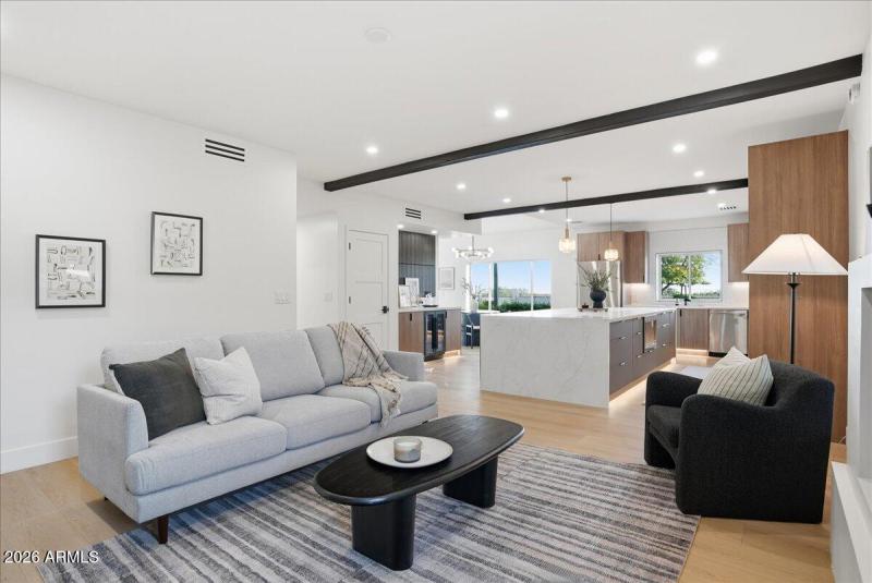 18-10555 E Bella Vista Dr_RedHogMedia