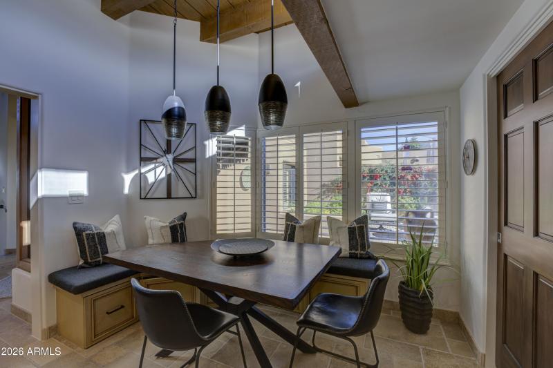 LKitchen Eating Area