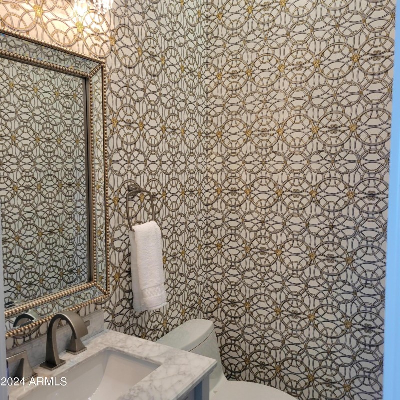 aa 76 powder rm versace wall paper 4-24