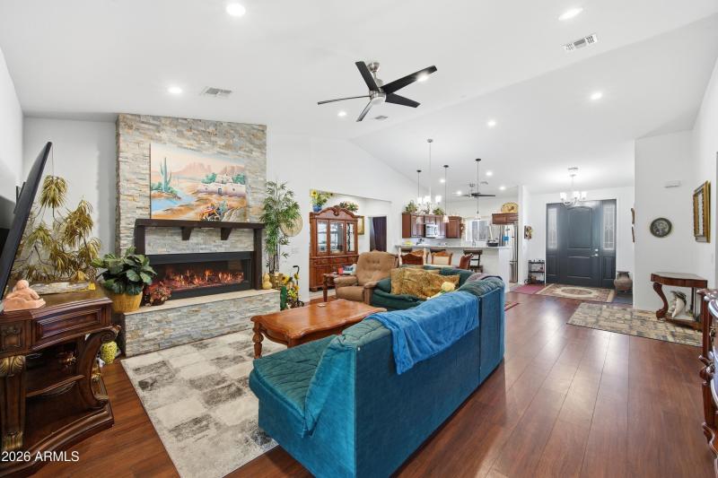 8_016_dsc_4060_with_fire