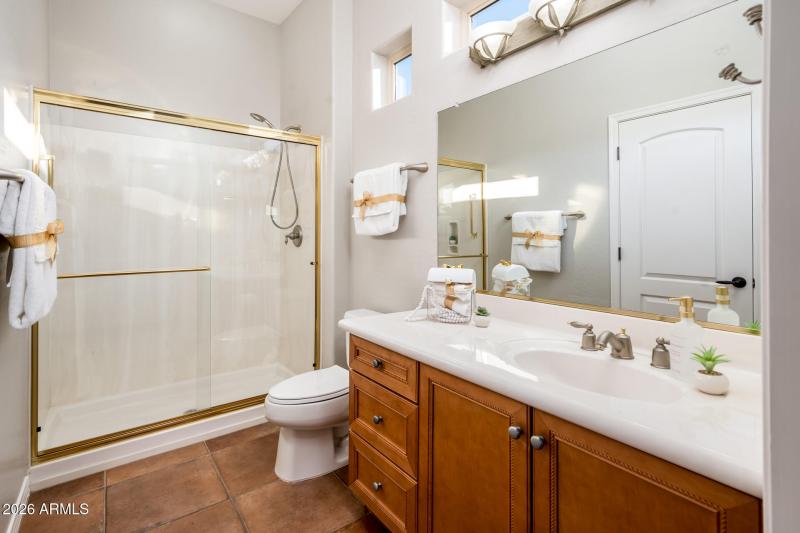 Guest Suite Full Bathroom