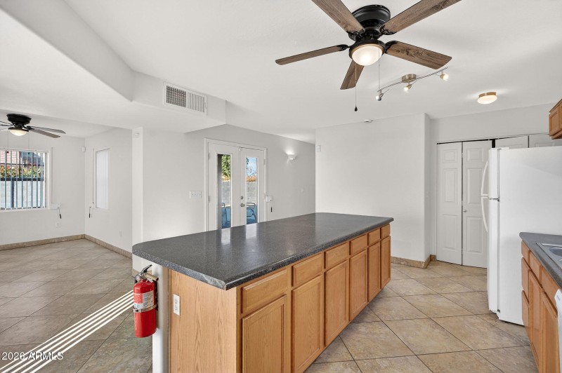 14-web-or-mls-12-W Darrow St