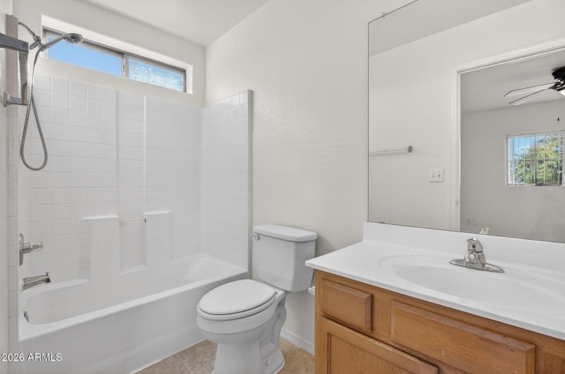 20-web-or-mls-24-W Darrow St