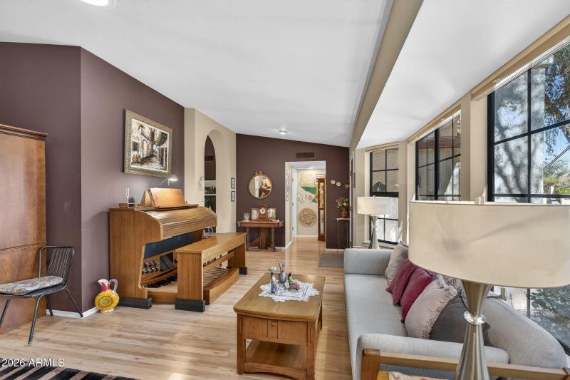 6-web-or-mls-06- Bolero Dr