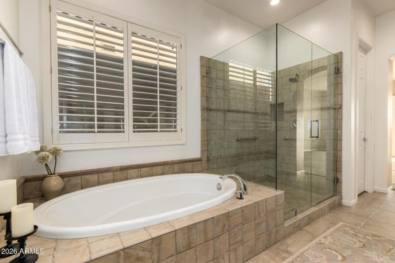 Saoking tub and walk in shower