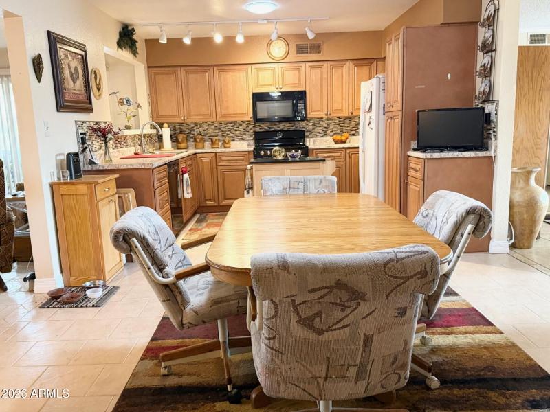 Dining/Kitchen Areas