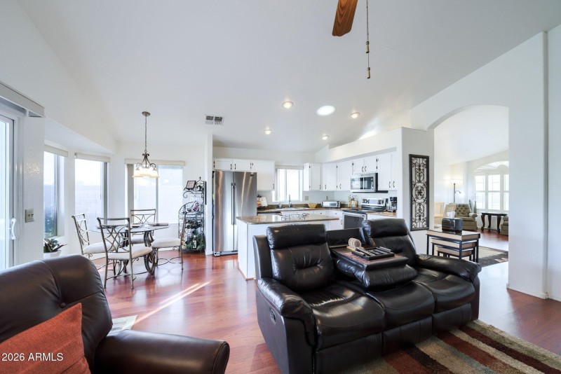 008__458 W Smoke Tree Rd