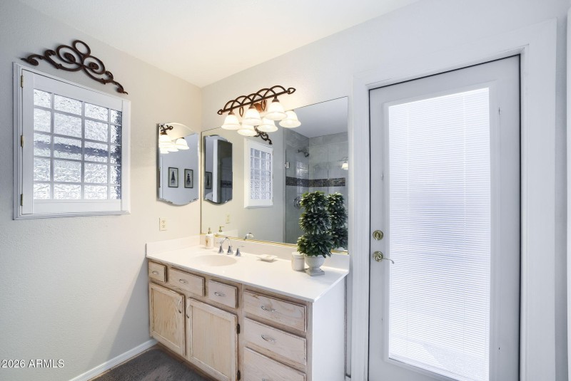 020__458 W Smoke Tree Rd