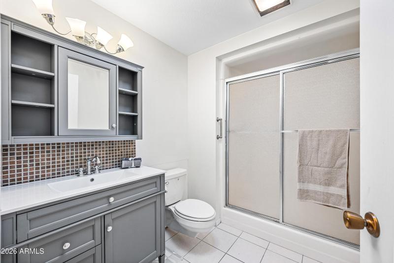 28-17056N107thA-ocupix- - Copy