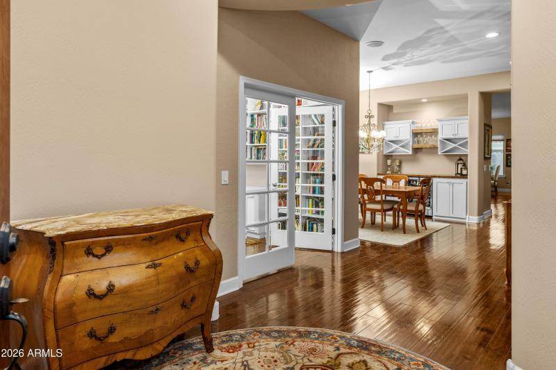 06-3738-E-Riopelle-Ave-5