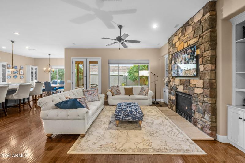 13-3738-E-Riopelle-Ave-12