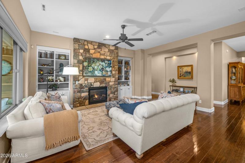 16-3738-E-Riopelle-Ave-15