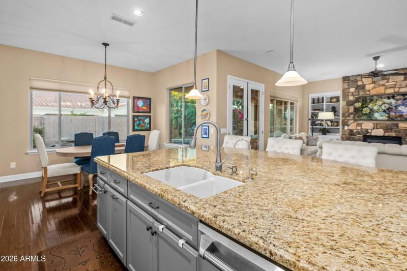 22-3738-E-Riopelle-Ave-21