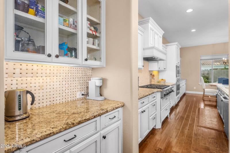 23-3738-E-Riopelle-Ave-22